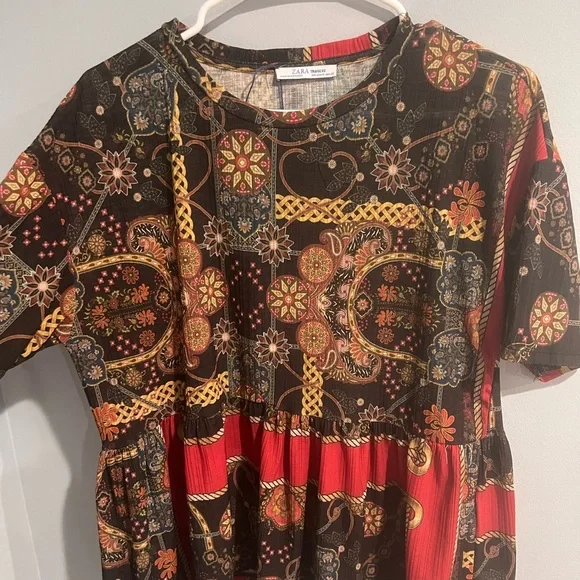 Zara pattern stretch material top!🤎
Never worn zara top! short and cute! - Picture 4 of 4